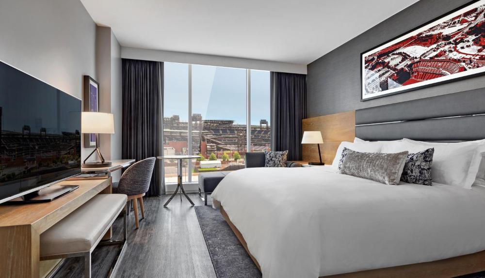 Deluxe King Room interior